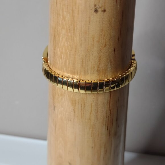 Mickey Mouse Lorus Watch With 6 Inch Gold Tone Stretch Band - Picture 4 of 14